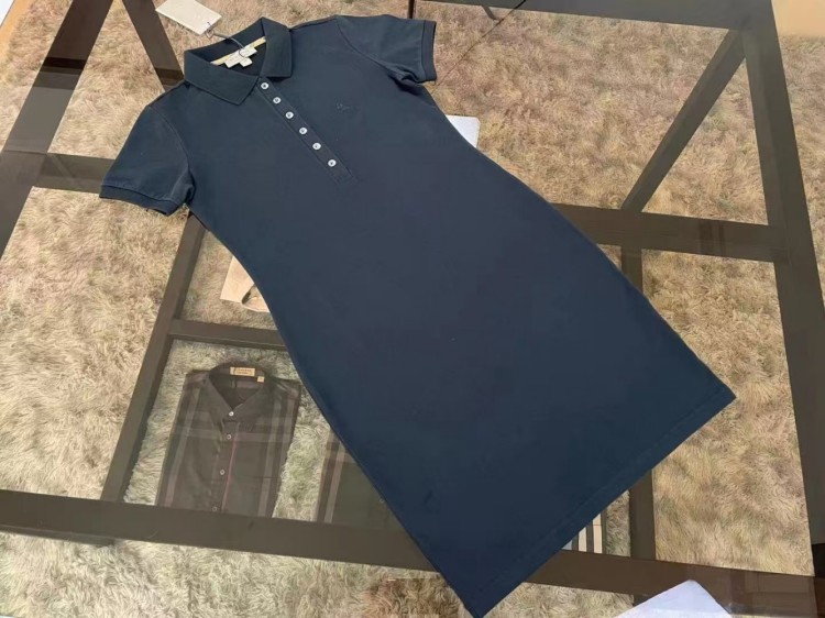 New arrival! Women's single-quality piqué breathable pure cotton long dress. The design features buttonhole check pattern.